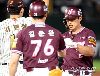  Song Sung-moon has four hits and four RBIs