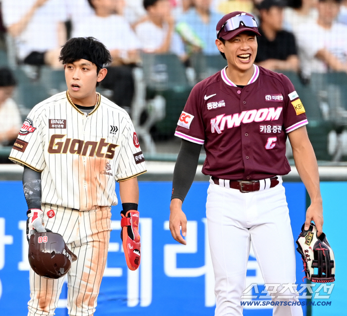  Song Sung-moon laughs at Hwang Sung-bin's fighting spirit even after being hit with a headshot