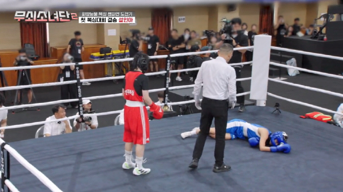 Seolin, you fell down in a boxing competitionDon't move the bridge to the hospital by ambulance