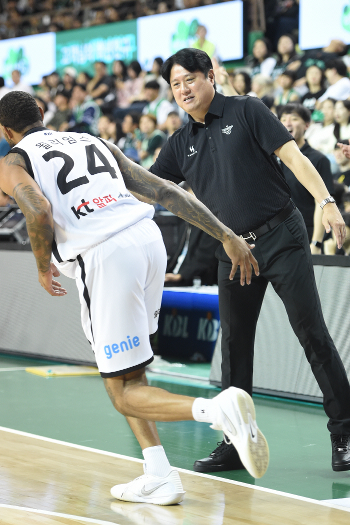 Ulsan Hyundai Mobis, the first coach Yang Dong-geun, overpowered Busan KCC in an exhibition game of professional basketball (comprehensive)