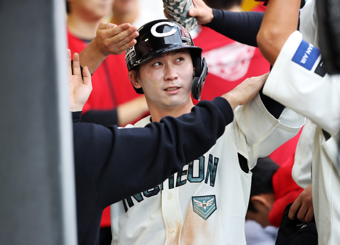 White 10 wins, the biggest crowd celebration show ever → Lee Yul-ye, three-run SSG, can't drop third place 