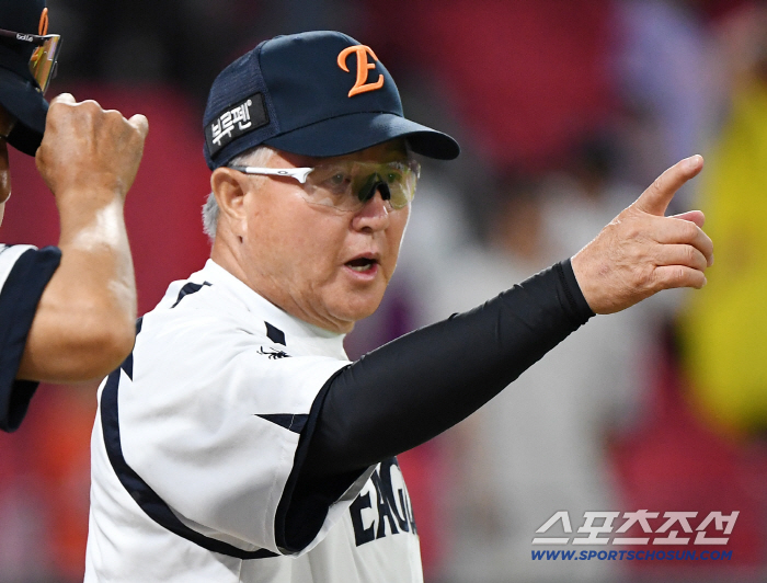 The Birth of the First 100-Mile Light-Speed Pitcher in Korean Baseball History...What about Moon Dong-joo and Ryu Hyun-jin, who opened a new history, and the third starting pitcher of fall baseball 