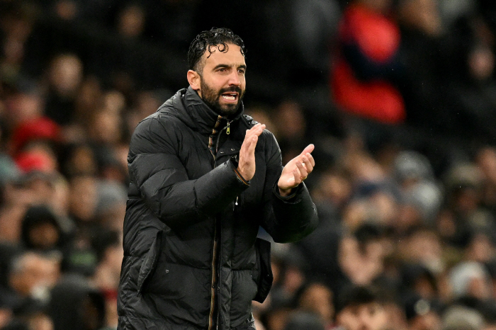 'Casemiro, five-time Champions make mistakes, too.' Amorim, I'm covering your exit! Manchester United 21 Chelsea Press Conference
