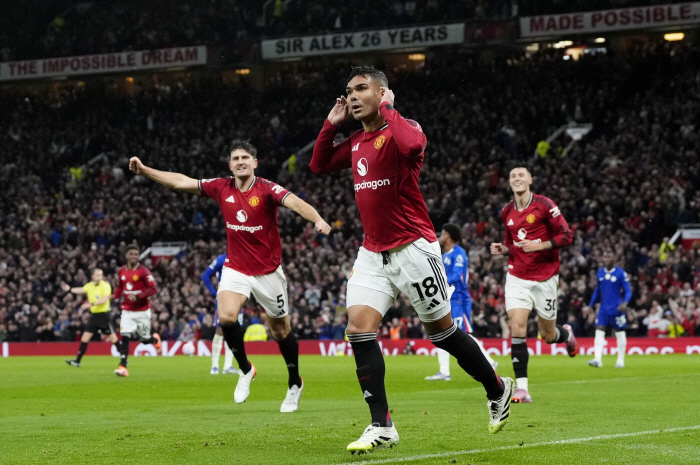 In the first half alone, 2 exits, 3 replacements, 2 goals, EPL's first closing play in the first half...Manchester United Amorim Beat Chelsea 21 to Extend Life