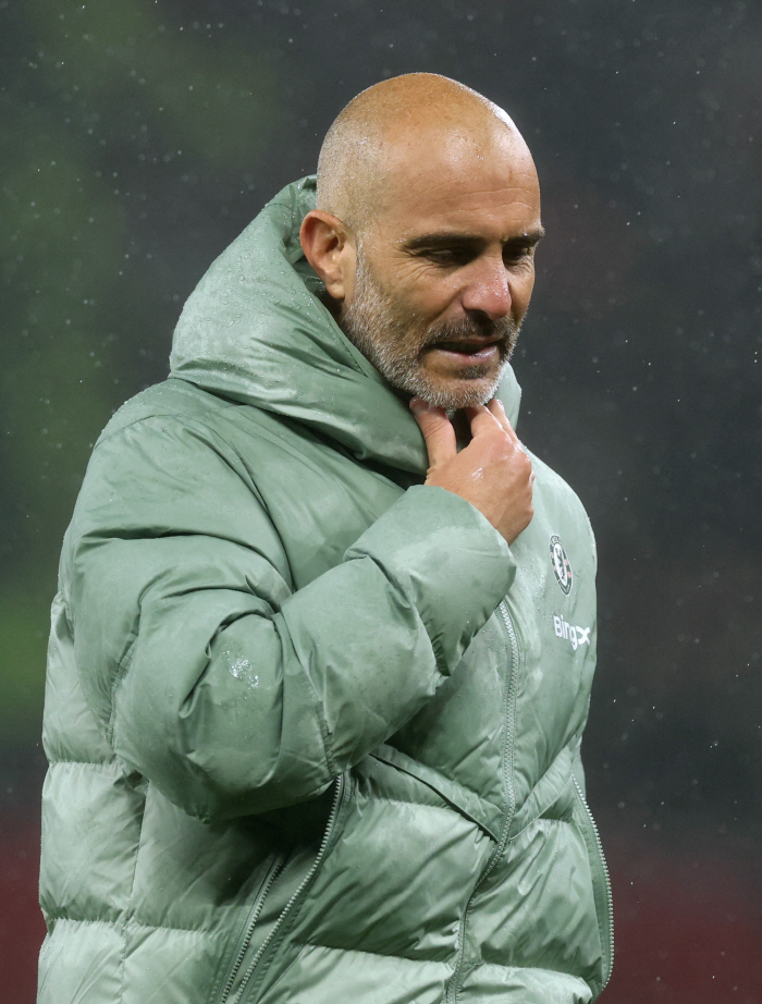 In the first half alone, 2 exits, 3 replacements, 2 goals, EPL's first closing play in the first half...Manchester United Amorim Beat Chelsea 21 to Extend Life