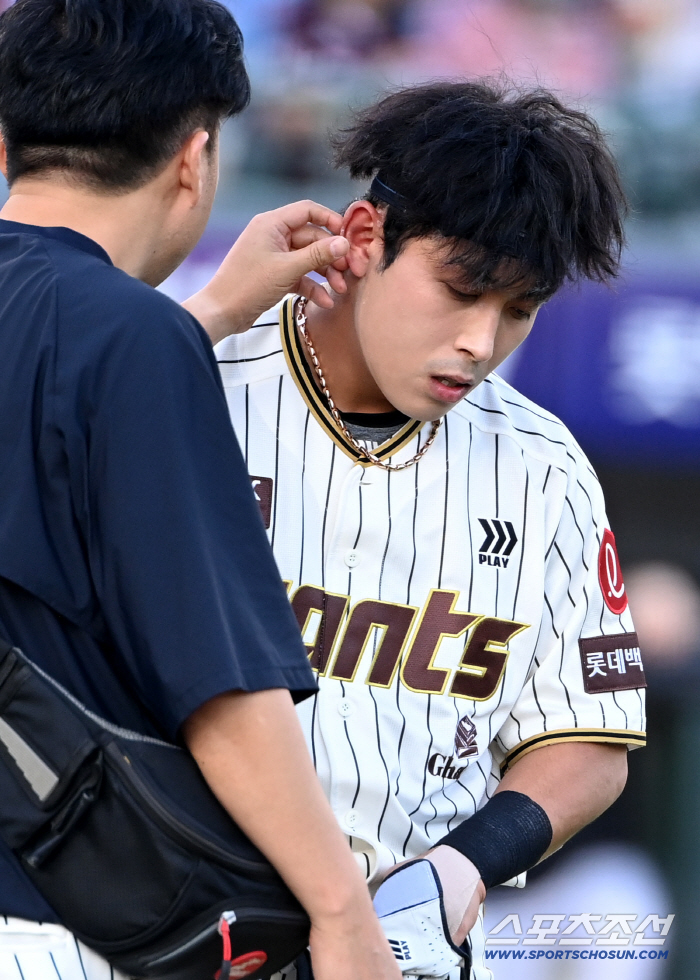 Hwang Sung-bin showed both smile → steal success → score to the opposing rookie even after being hit by a head shot