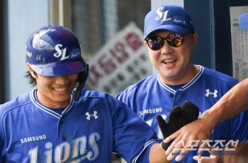 I laughed because of the batting lineup that exploded from the first inning of the manager's father's smile4th place, green light. 