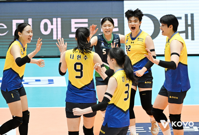 I miss Kim Yeonkyung already.. Is the gap this big. Defending champion's complete defeat → Heungkuk Life Insurance knelt down to Hyundai Engineering & Construction in the first round of the Cup