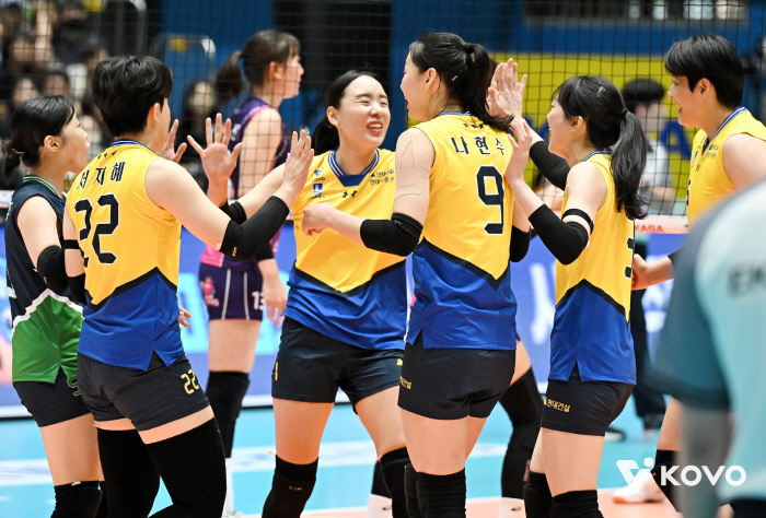 I miss Kim Yeonkyung already.. Is the gap this big. Defending champion's complete defeat → Heungkuk Life Insurance knelt down to Hyundai Engineering & Construction in the first round of the Cup