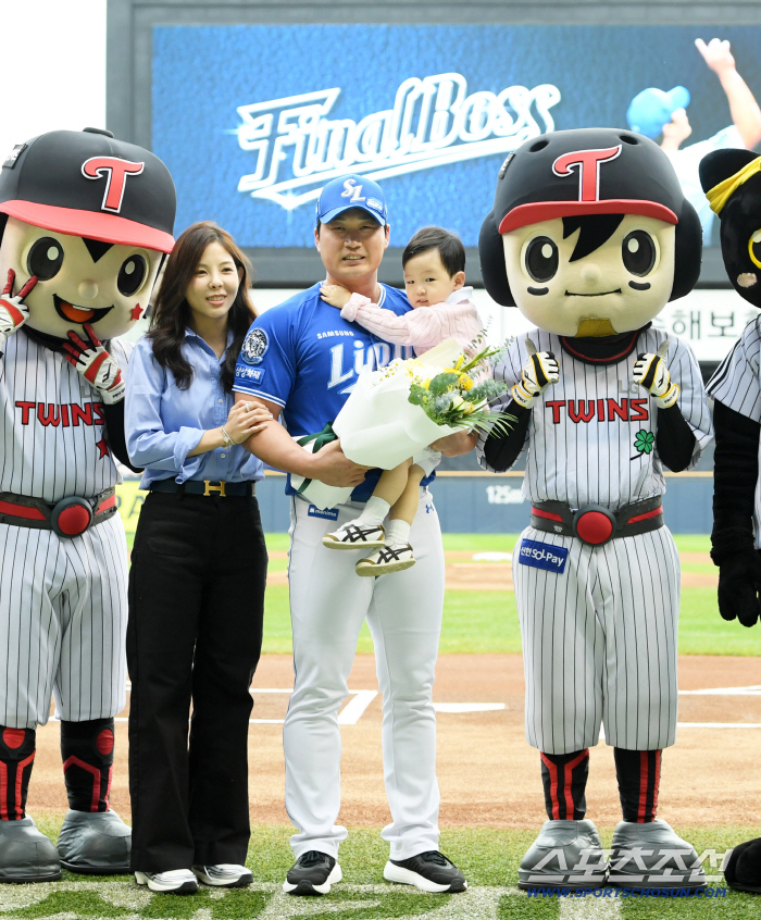 It is difficult to advise 549S Legend in Korea, the U.S. and Japan that a college graduate has thrown 21 years, but we have to overcome that difficulty.