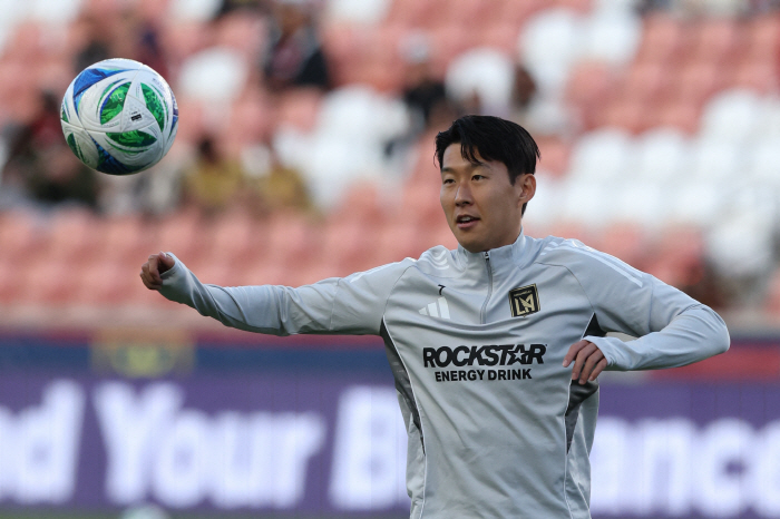 Legendary Son Heung-min already predicted such a future. Hong Myung-bo is no exception. The worst conditions for the emergence of the World Cup's biggest variables, we need to adapt in advance
