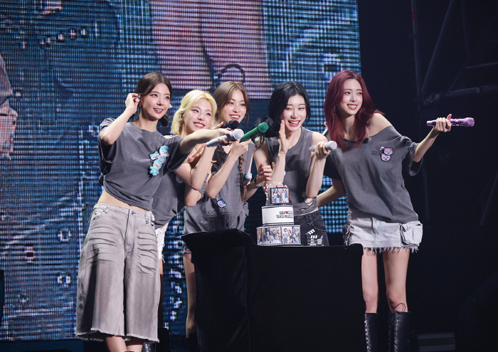  ITZY and JYP renewed their contracts for 7 years too short