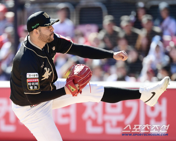  KT Heysus' powerful pitch to fall baseball