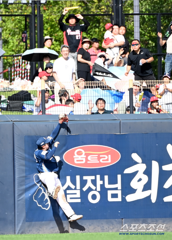  Lee Woosung's Jump Catch, Incredible Scene