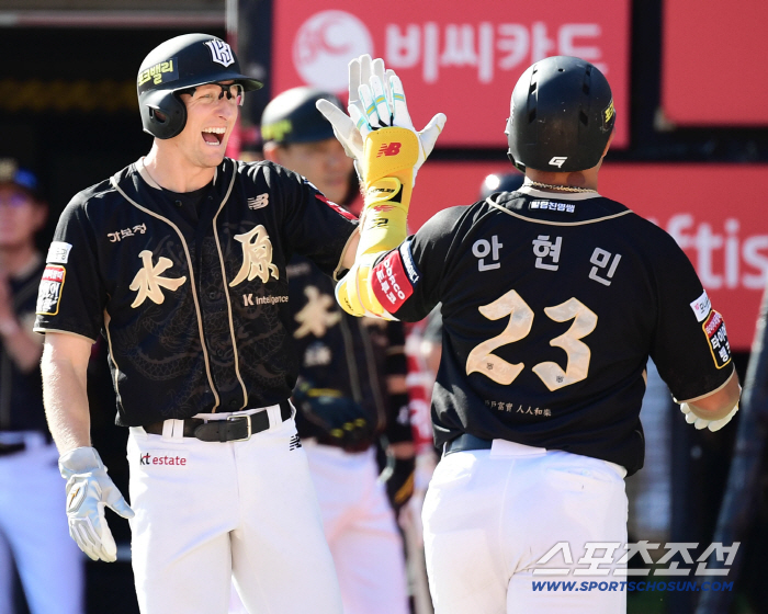  Stephenson's meal and Ahn Hyunmin's wrap-up two-run