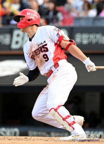  Yoon Do-hyun hits a come-from-behind hit