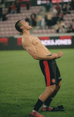 Pro-muscular body, how hard did he try? Cho Kyu-sung, first goal in the league against Vyborg, 2 consecutive resurrection shots!Hong Myung-bo's one-top competition is heating up