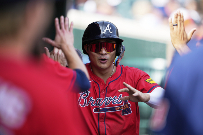This is Awesome Kim, Kim Ha-sung, who has fully recovered from Atlanta, hits 8G in 448 days in a row. I'm looking forward to next year