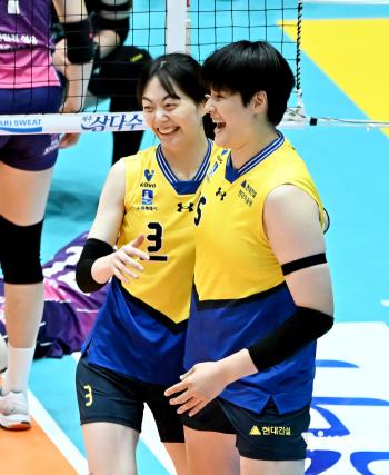 The yellow uniform looks good on you! Kim Hee-jin (Hyundai Engineering & Construction) → Dain said she looks like she thinks a lot about you