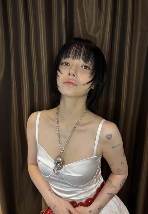 AOA Jimin said he had no activities after returning...A 250,000 won fan meeting with a leg sweep dance. 