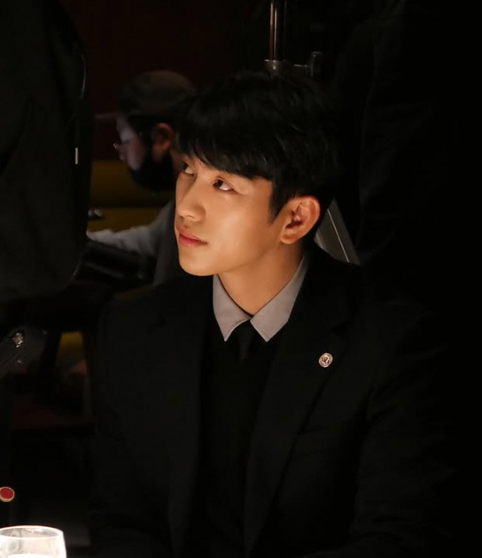 Lee Junyoung Leads September Blue Dragon Ranking Male Actor Vote