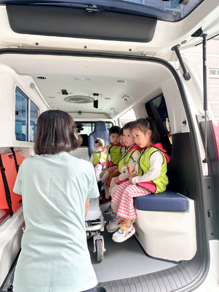 Busan Himchan Hospital Holds a Hospital Tour Program for Children at Daycare Centers