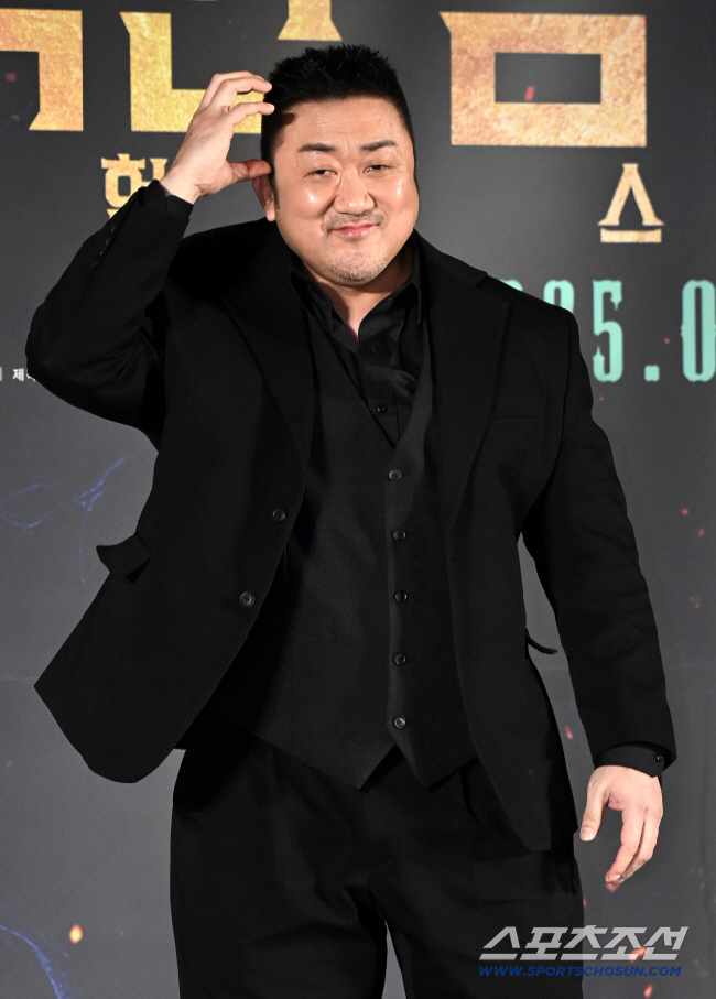 Demandless Supply Ma Dong-seok, Holy Night → Twlv crashed..He's taking out factory-style action again. 
