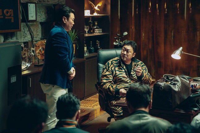 Demandless Supply Ma Dong-seok, Holy Night → Twlv crashed..He's taking out factory-style action again. 