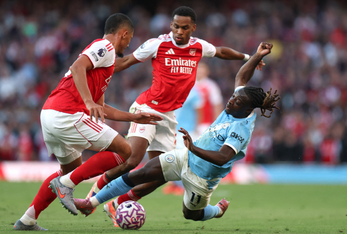  Only Liverpool laughed at Guardiola's bus, Manchester City Arsenal draw with four minutes left