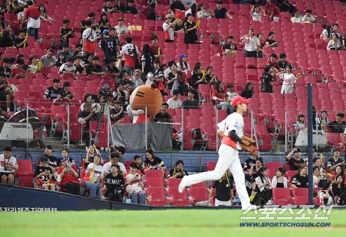 Everyone's the biggest audience record party, but only last year's winning team failed. What's going on here?