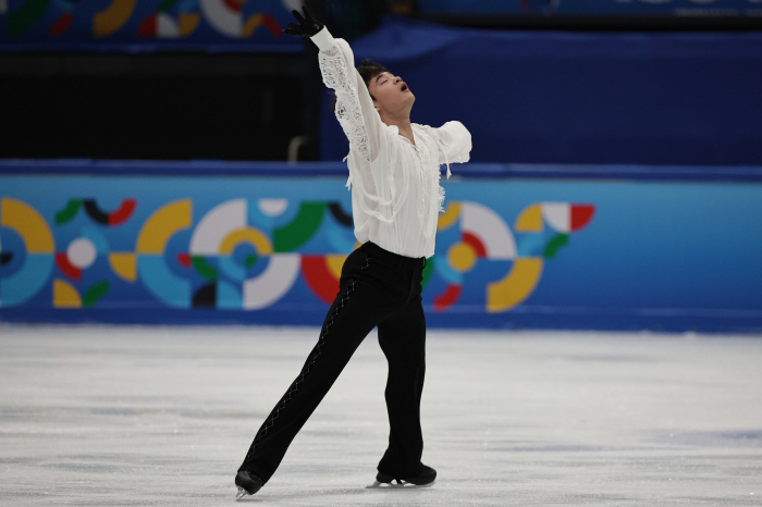 Figure skating Kim Hyun-kyum's acting of tears, one more ticket to the second place in the additional Olympic qualifying round