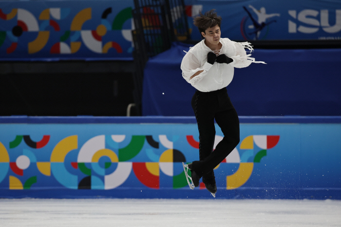 Figure skating Kim Hyun-kyum's acting of tears, one more ticket to the second place in the additional Olympic qualifying round