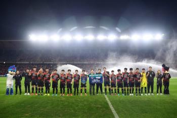 I'll show you Pohang's soccer Pohang Steelers' Integrated Soccer Team to Play One Cup in the K League...On the 21st, Steelyard's opening ceremony
