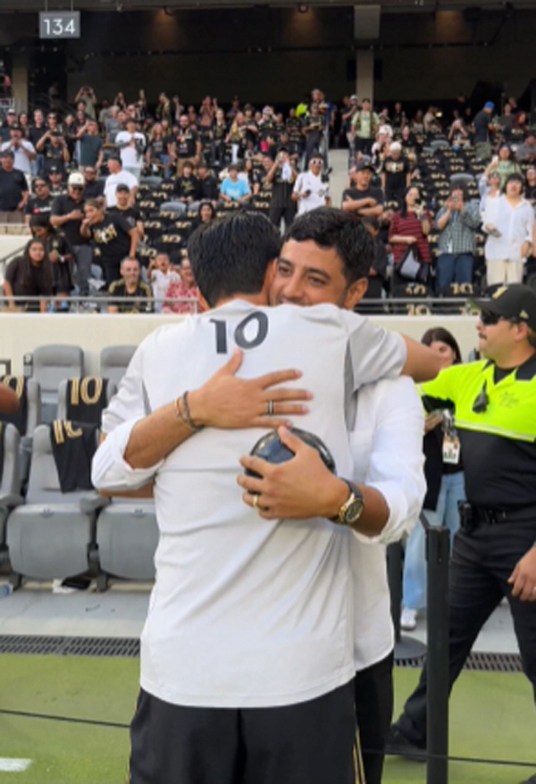 I'm not at Bella's level yet, so humble Tottenham legend SON, LAFC legend and two hot hugs ♡