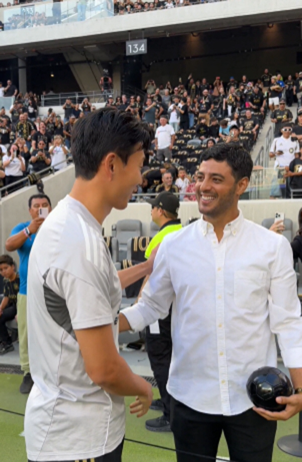 I'm not at Bella's level yet, so humble Tottenham legend SON, LAFC legend and two hot hugs ♡