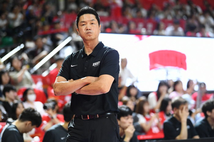 It's not a crying sound. Coach Jeon Hee-chul went to basketball every season, but this season is difficult.Warnio reproduction options increased