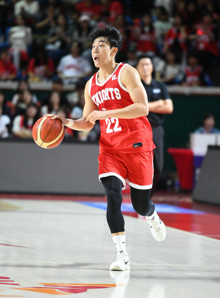 It's not a crying sound. Coach Jeon Hee-chul went to basketball every season, but this season is difficult.Warnio reproduction options increased