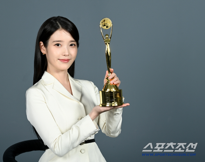 IU’s Pop-Up Store Wraps Up Successfully with Overwhelming Fan Response
