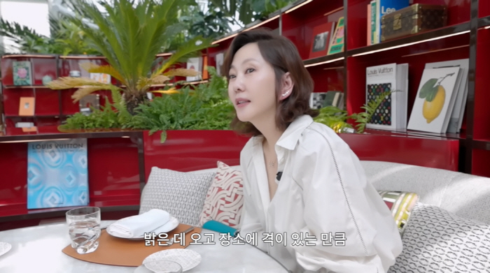 Kim Nam-joo, who lives in 17 billion houses, 5 pieces 110,000 won Louis Vuitton Macarons Flex Fantastic Taste