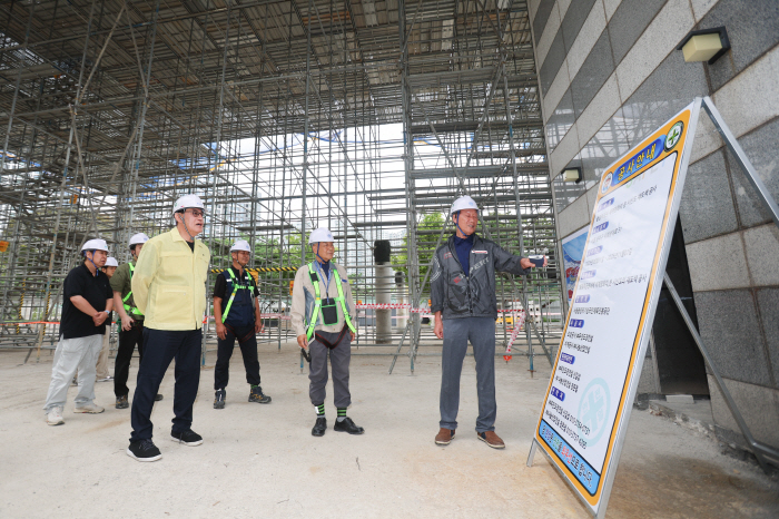 Safety, everything's fine! Sports Promotion Corporation promotes safety inspection of construction sites in high-level construction sites