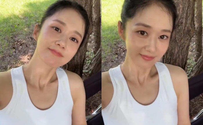  Jang Na-ra, white sleeveless  brilliant beauty with all-back hair, 'I'd believe it even if I was in my 20s.'