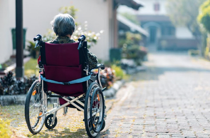 2 out of 5 dementia patients stop taking dementia medication within a year...Within 3 months, it's close to 30%