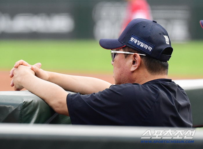 7 games to go → Lotte's initial all-out battle → To make matters worse, even Lee Min-seok, 154km, is excluded from the first team... Kim Taehyung's head got complicated