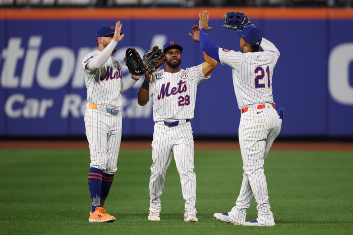 Awakening that was more expensive than Ohtani, which was worth 1 trillion won? I'm on the verge of reaching 4040 for the first time in my life...No. 1 in annual salary → Is it the fault of those who couldn't afford fall baseball? 