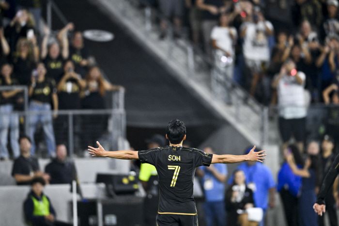 Conquering MLS was the easiest King God Son Heung-min selected as the best 11 of the week. Three times in six weeks