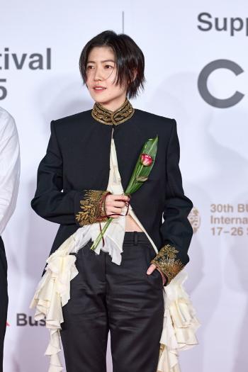 Cool and pretty..I ripped the BIFF with Prince Shim Eunkyung's look
