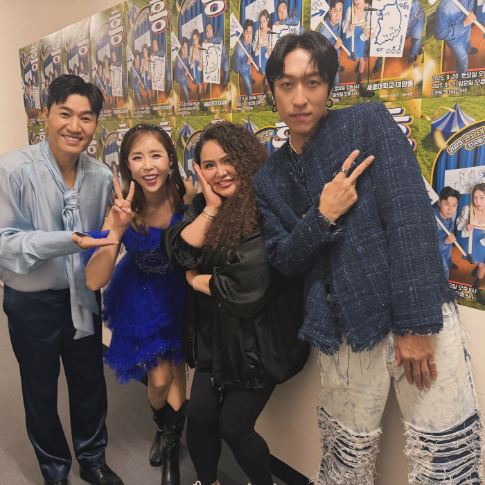 Hong Jin Young is the king of entertainment networking…A proof shot of being friendly with top stars. 