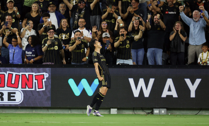 It's already the third official announcement! Son Heung-min, I think he's good enough to play for Tottenham. He conquered the U.S. again and succeeded → Heungbu Duo was selected as the best 11 at the same time