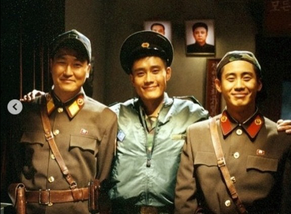 Lee Byung-hun Reunites with ‘JSA’ Co-stars After 25 Years