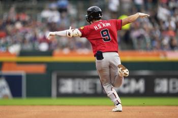 Left-handed hit → score, walk → score, multiple runs on multiple bases already, and Kim Ha-sung has built another cause for 10G consecutive hits to opt out